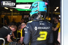 LR Ricciardo Team work on belts AGP