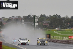 LR-Everingham-Takes-Lead-Super-2-Sandown